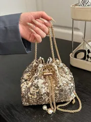 バッグ レディース ドレスバッグ 1個 チェーン付き巾着クロージャースパンコールキラキラバケットバッグ、金属製フェイクパール装飾カラフルなグリッターレディースパーティークラッチ、ショルダー/クロスボディリップクリー