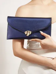 バッグ レディース クラッチバッグ 高級イブニングクラッチ、魅力的で優雅、控えめな高級感。ブラックメタルエッジのスクエアバッグ、レディースやパーティーガールに向けてデザインされています。パーティー、結婚式、ボール、