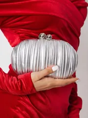 バッグ レディース ドレスバッグ 女性のエレガントなシルバーのクラッチ 夕方用バッグ