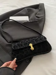 バッグ レディース ショルダーバッグ レディース ビンテージ フェイクオイルレザー フラップ装飾 ショルダー アンダーアームバッグ、デート、お出かけ、パーティーに適しています、ビンテージバッグ