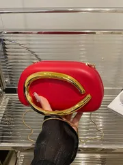 バッグ レディース ショルダーバッグ ニッチな個性的デザイン エレガントなメタル装飾 クラッチバッグ、新作レディースイブニングバッグ パーティー、結婚式、バンケット用、ファッションチェーンショルダー クロスボディバ