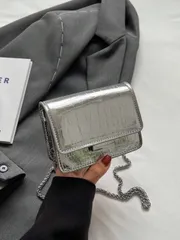 バッグ レディース ショルダーバッグ テクスチャード ミニバッグ、2025年夏ファッション 多用途チェーンストラップ クロスボディバッグ、スタイリッシュ ミニスクエアバッグ