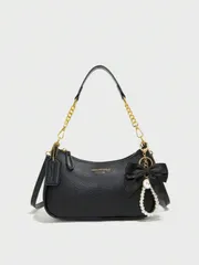 バッグ レディース ショルダーバッグ 新作ファッション レディースショルダーバッグ、多機能防水PU素材製、黒リボンペンダントとレター柄装飾、ショルダーバッグやわきバッグとして使用可能、ショッピング、通勤、外出、パー