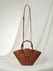 バッグ レディース ハンドルバッグ 1個 PUレザー ヴィンテージ ウィング装飾 バケツバッグ、ファッショナブルな レディース ショルダー クロスボディバッグ、通勤、クリスマス、冬のクリスマスギフトに