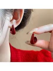 ジュエリー レディース イヤーアクセサリー   1ペア の形をした赤いスタッドピアス、女性の日常的な装いや祭りに適しています