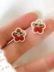 ジュエリー レディース イヤーアクセサリー  フェイクパール装飾チェリースタッドピアス