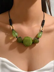 ジュエリー レディース ネックレス 1個 ボヘミアン風 非対称グリーンストーン レジンロープネックレス、ファッショナブルな装飾ジュエリー、女性の日常着やパーティーに適しています