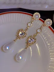 ジュエリー レディース イヤーアクセサリー  ピアス バロック調 タッセル パール ラインストーン ハート型