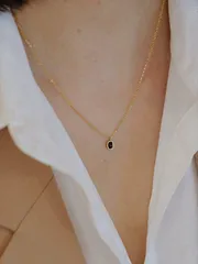 ジュエリー レディース ネックレス 1個 シンプルで上品なS925スターリングシルバーメッキゴールド スクエア ブラックペンダントネックレス、女性の冬のパーティージュエリーギフト