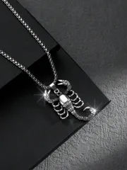 ジュエリー メンズ ネックレス 1個 ファッショナブルな合金素材 ヴィンテージ中空ラインストーンサソリペンダントネックレス、メンズ用パーソナライズされたヒップホップスタイル