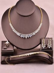 Ladies' Jewelry Set: 1 Set of Gold Eye-Shaped White Cubic Zirconia Jewelry, including Necklace, Earrings, Bracelet, and 4 Rings. Suitable for Parties, Evenings, Weddings, and Birthday Gifts.