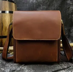 ヴィンテージ風本革ショルダーバッグ メンズ レザーメッセンジャーバッグ 斜め掛け   厚手レザー 縦型デザイン