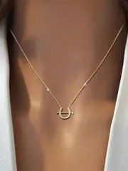 ジュエリー レディース ネックレス 1個 S925スターリングシルバー 中空幾何学ペンダントネックレス、女性用クラシック馬蹄型クラスプ 多用途エレガントな鎖骨チェーン、祝祭の贅沢なギフト