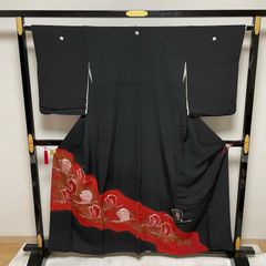 黒留袖 雪輪に宝尽くし 松竹梅 金彩 金駒刺繍 KK-1807 - メルカリ