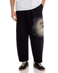 ヘルムート ラング メンズ ボトムス カジュアルパンツ リラックスフィット プリント スウェットパンツ ロゴ グラフィック Helmut Lang Relaxed Fit Spray Graphicのサムネイル