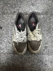 ナイキ エア ジョーダン 1 トラヴィス スコット ロー