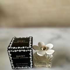 MARC JACOBS DAISY 50ml - メルカリ