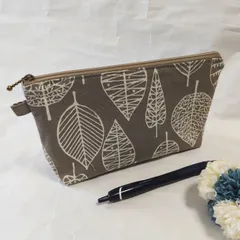 【ハンドメイド】　マチ付きポーチ　内ポケットあり　20cmファスナー　葉っぱ　C006