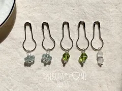 No.177 ステッチマーカー【淡いグリーンのお花】金具変更可★ マーカー ピアス ニットピン 目印 チャーム