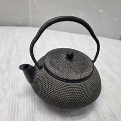 南部鉄器 鉄瓶 アラレ模様 霰 黒い鋳鉄 点状模様 - メルカリ