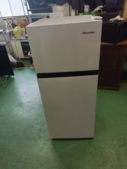 Hisense 2ドア冷蔵庫 ホワイト（送料込み） - メルカリ