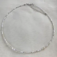 白いビーズネックレス／チョーカー