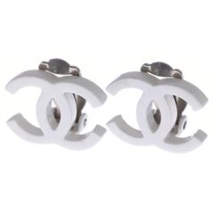 CHANEL ピアス　シャネル　C19C ココマーク　ホワイト CHANEL ピアス シャネル C19C ココマーク ホワイト - メルカリ