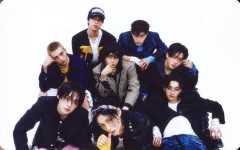 【中古】コレクションカード(男性) Stray Kids/集合(8人)/横型・裏面黄/CD「KARMA」＠Loppi・HMV ラッキードローイベント特典フォトカードC