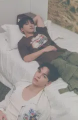 【中古】コレクションカード(男性) SEVENTEEN/バーノン(VERNON)・ディノ(DINO)/ホログラム仕様/「SEVENTEEN 2025 SEASON’S GREETINGS」YES24特典ミニフォトカード