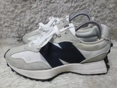 240 ニューバランス 327 白 黒 スニーカー 中古 靴