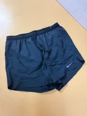 ナイキ ランニング ハーフパンツ 黒色