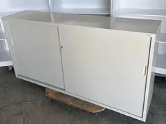 【東京都限定送料3300円も可】プラス　幅1760ｍｍ　引き違い書庫　窓下収納　オフィス　下置き　書類収納　引戸書庫　オフィス家具　鍵付き
