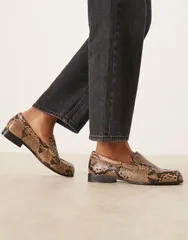 エイソス レディース シューズ スリッポン・ローファー ASOS DESIGN Melva clean round toe loafers in snake Natural snakeのサムネイル