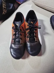 プーマ サッカーシューズ ブラック/オレンジ 子供用 クリーニング済