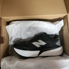 ニューバランス フューエルセル レベル V5 メンズ 270 2E サイズ