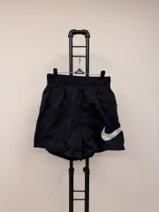 ナイキ レディース ブラック スウッシュ ハーフパンツ L サイズ