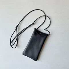 美品☆CHIEKO+ チエコプラス スマホケース ブラック - メルカリ