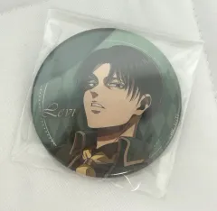 今日まで ) 進撃の巨人 リヴァイ 仮面舞踏会 バッジ