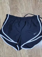 ナイキ スウッシュ ブラック ハーフパンツ