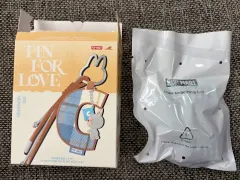 ポップマート ラブブ ピンフォーラブ アルファベット キーホルダー E