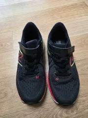 ニューバランス キッズ 子供靴 黒色 スニーカー