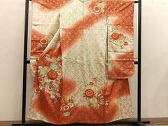 色打掛 桐と菊の刺繍 豪華な婚礼衣装 舞台衣装 写真撮影 ディスプレイ 