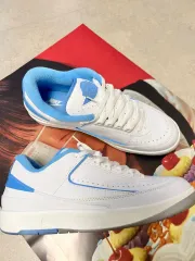 エアジョーダン 2 ロー UNC