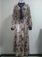 natural couture  総柄長袖シワンピース、リボン付き。