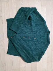 ケーブル編み グリーン カーディガン
