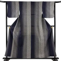 小紋 身丈157cm 裄丈63cm S 袷 縦縞 幾何学模様 紺色 正絹 秀品 【中古】