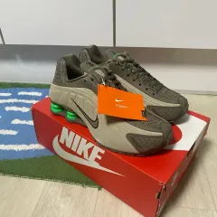 新品 NIKE ナイキ ショックス R4 オリーブカーキ グリーンショック 240