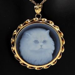 モッタイない！ストーンカメオのネックレス ふわふわ猫 ラインストーン
