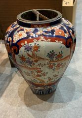 伊万里焼》神右衛門作 金彩飾り壺 花瓶 置物 - メルカリ
