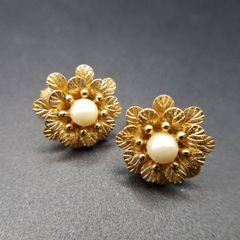K18 金 オパールと花の形 スタッドピアス 未使用 これ以上下げません